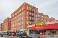 11601-11625 Queens Blvd in Forest Hills, NY - Foto de edificio - Building Photo