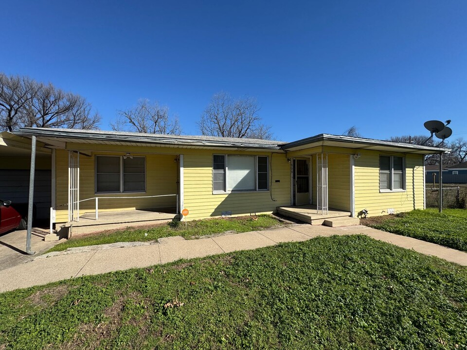 303 Walker St in Waco, TX - Building Photo