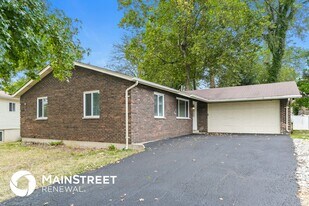 1215 Dawn Valley Dr in Maryland Heights, MO - Building Photo