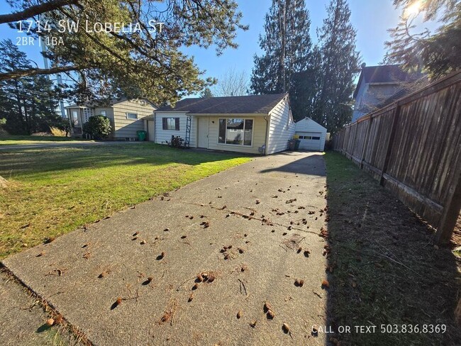 1714 SW Lobelia St in Portland, OR - Building Photo - Building Photo