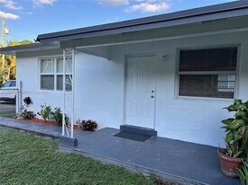 2520 NE 181st St in North Miami Beach, FL - Building Photo