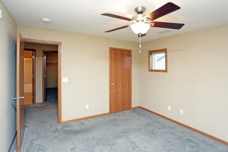 Kinsale Condominiums in Waterloo, IA - Building Photo - Interior Photo