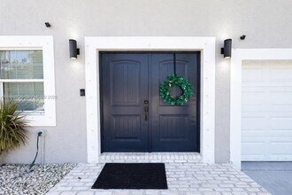 21970 SW 97th Ct in Cutler Bay, FL - Building Photo - Building Photo