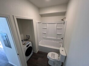 1467 W Hartford Way, Unit Private studio w yard in Santa Maria, CA - Building Photo - Building Photo