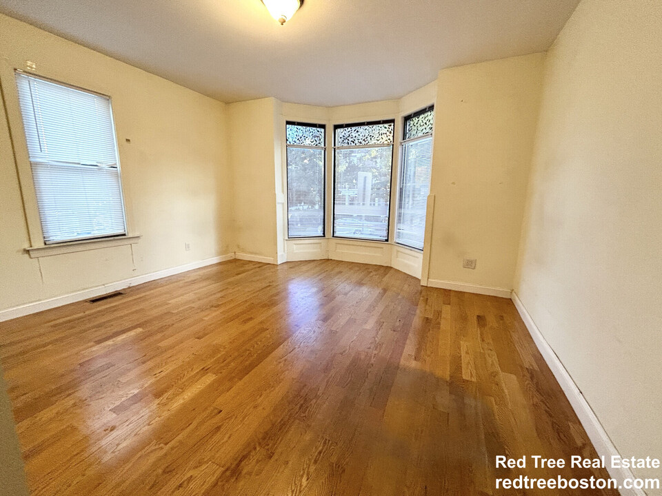 1568 Tremont St, Unit 1 in Boston, MA - Building Photo