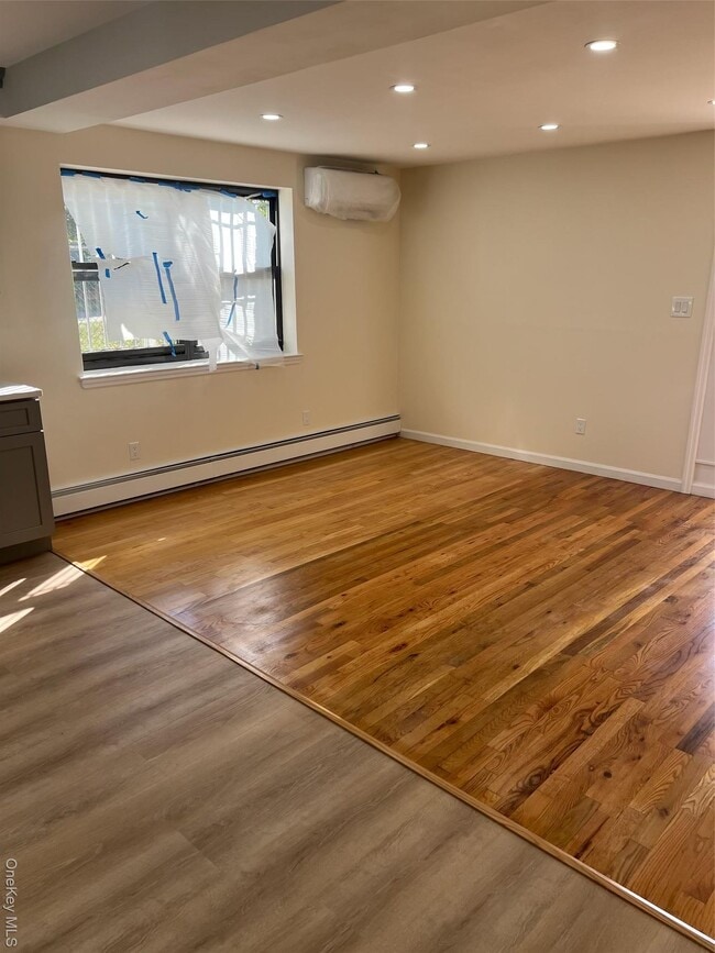 211-37 46th Ave in Queens, NY - Foto de edificio - Building Photo