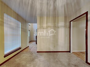 8518 Woodcreek Dr in Florence, KY - Building Photo - Building Photo