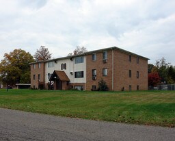 3014 Green Acres Dr in Youngstown, OH - Building Photo