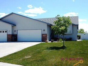 717 Auburn Dr in Rapid City, SD - Building Photo - Building Photo
