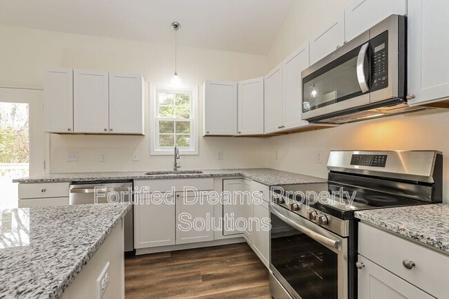 400 N Smith St in Liberty, NC - Foto de edificio - Building Photo