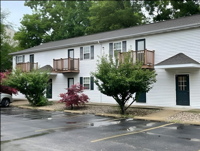 6th St Apartments in Charleston, IL - Foto de edificio - Building Photo