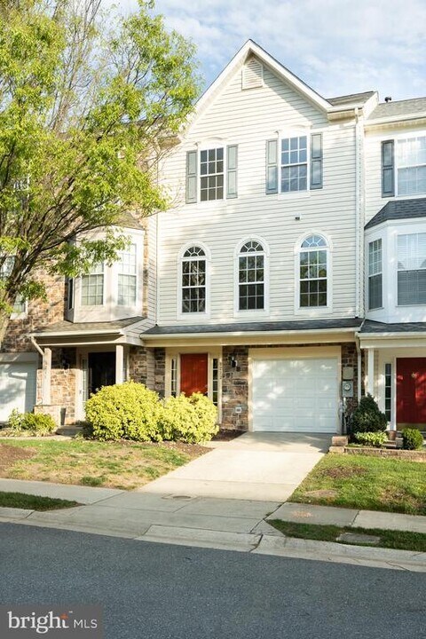 8213 Brooktree St in Laurel, MD - Building Photo