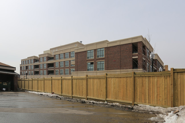 2380-2396 Major Mackenzie Dr in Vaughan, ON - Building Photo - Building Photo