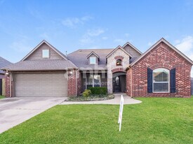 1628 East Edgewater St S in Broken Arrow, OK - Building Photo