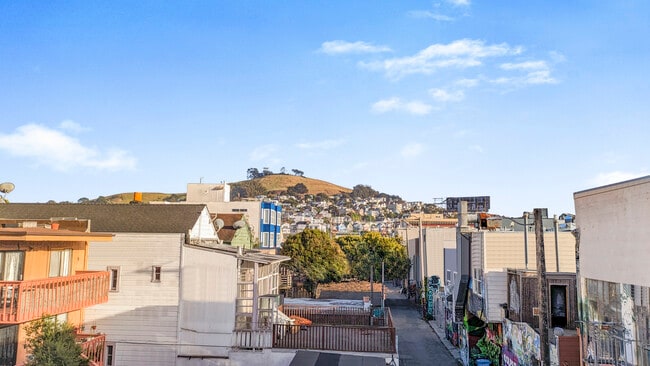 1030 Capp St, Unit 1024 in San Francisco, CA - Foto de edificio - Building Photo