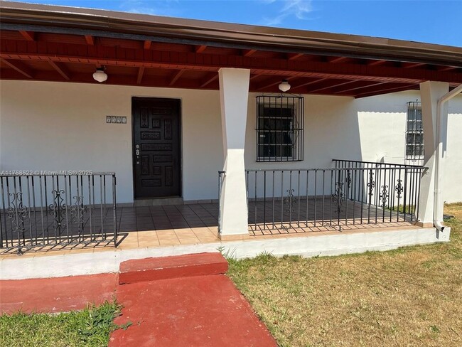 7591 SW 28th Street Rd in Miami, FL - Building Photo - Building Photo