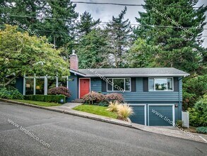 3235 SW Gale Ave in Portland, OR - Building Photo - Building Photo