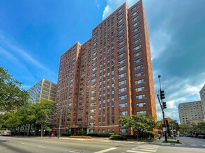 2909 N Sheridan Rd, Unit 1710 in Chicago, IL - Foto de edificio - Building Photo