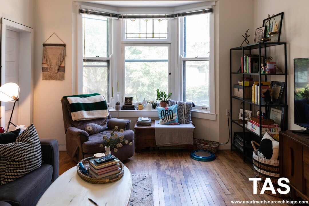 709 W Wrightwood Ave, Unit 2f in Chicago, IL - Foto de edificio