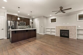 7898 SW Capitol Hill Rd in Portland, OR - Building Photo - Building Photo