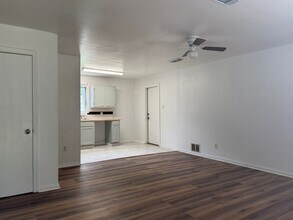 5726 Lakefield Dr in Houston, TX - Building Photo - Building Photo