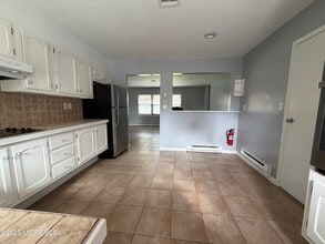 664D Plymouth Dr in Lakewood, NJ - Building Photo - Building Photo