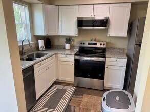 413 Lenney Dr, Unit 3 in Lexington, KY - Building Photo - Building Photo