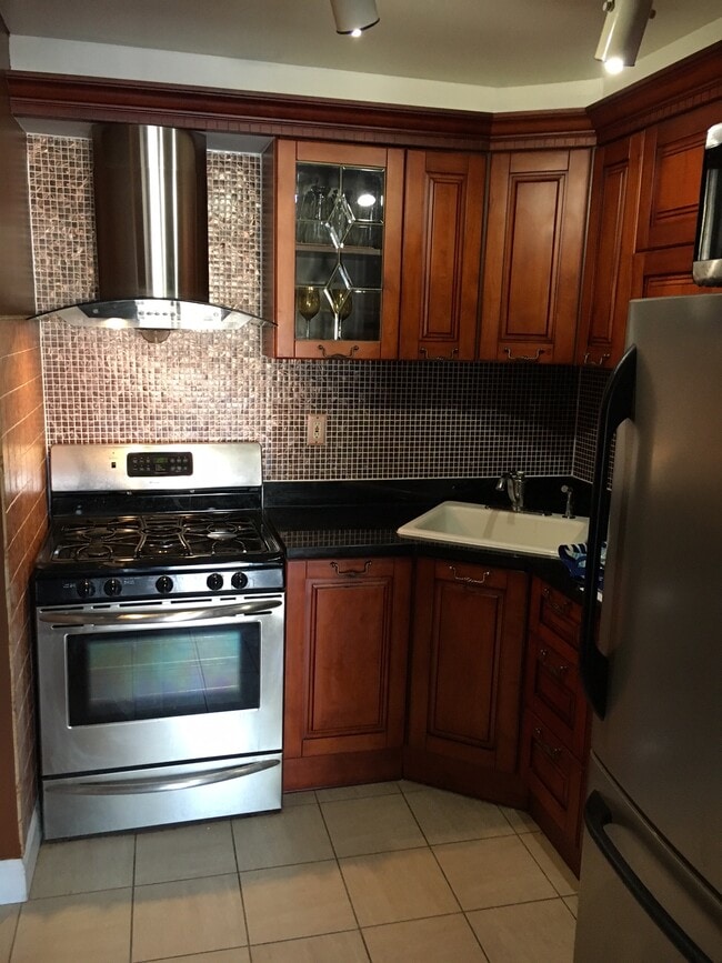 2716 41st Ave, Unit 7B in Long Island City, NY - Foto de edificio - Building Photo