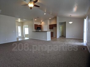 611 N Kayden Way in Meridian, ID - Building Photo - Building Photo