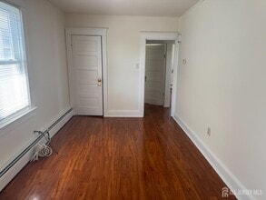 908 Livingston Ave in North Brunswick, NJ - Building Photo - Building Photo