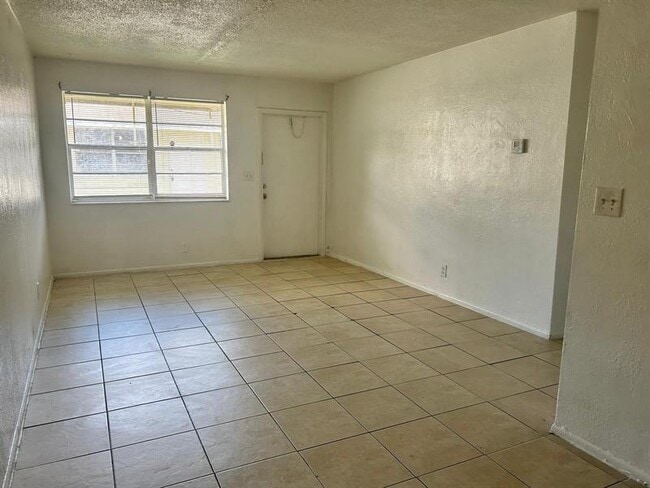 2240 NW 59th Terrace in Lauderhill, FL - Building Photo - Building Photo
