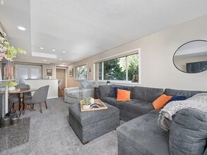 123 N Hayden Bay Dr, Unit 123 N Hayden Bay Drive in Portland, OR - Foto de edificio - Building Photo