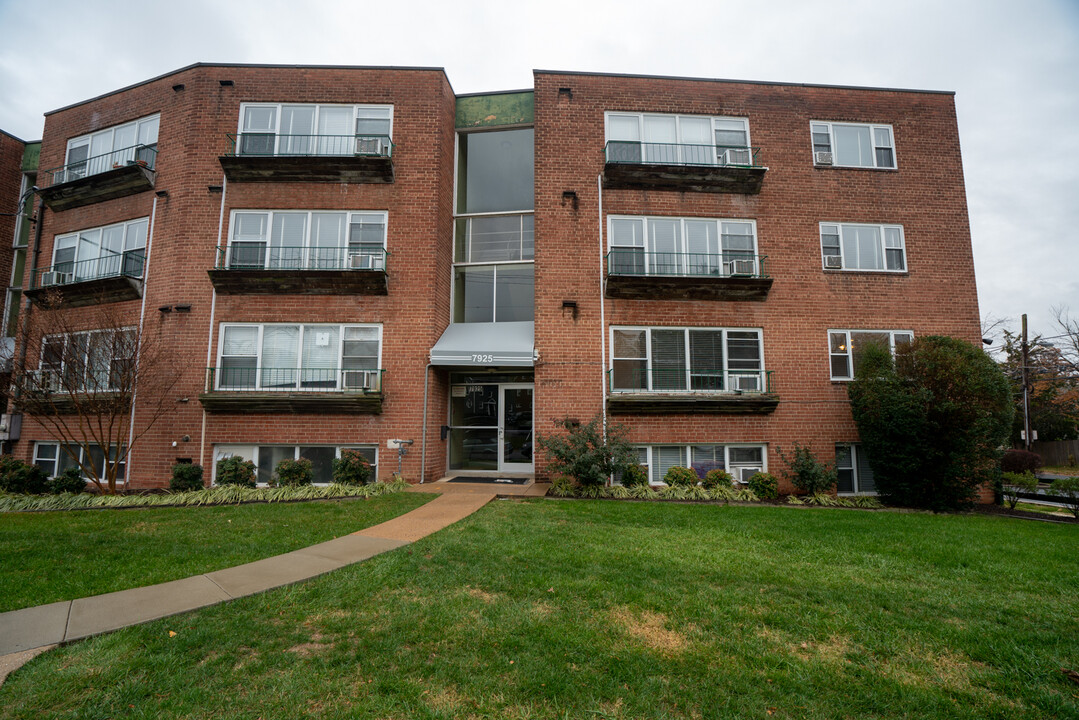 Monterrey Apartments in Silver Spring, MD - Building Photo