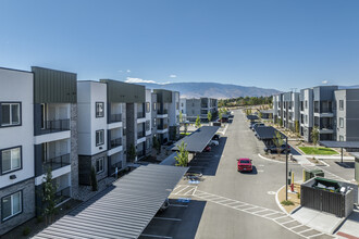 The Overlook at Keystone Canyon in Reno, NV - Building Photo - Building Photo