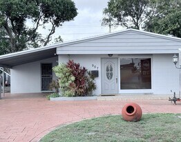 957 W 67th St in Hialeah, FL - Building Photo