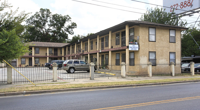 Town Lake Villas in Austin, TX - Building Photo - Building Photo