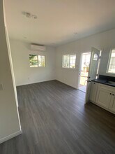 466 S Hamel Rd in Los Angeles, CA - Building Photo - Building Photo