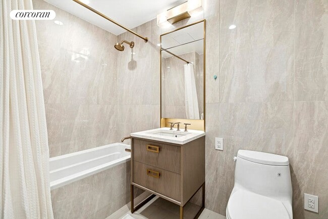 property at 3 Ct Square W