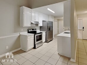 725 Cowan Rd in Covington, GA - Foto de edificio - Building Photo