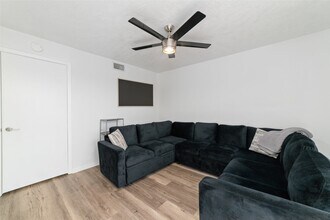 717 Davis Rd in League City, TX - Building Photo - Building Photo