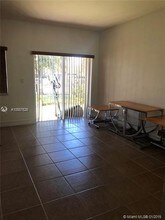 7985 NW 8th St-Unit -100A in Miami, FL - Building Photo - Building Photo