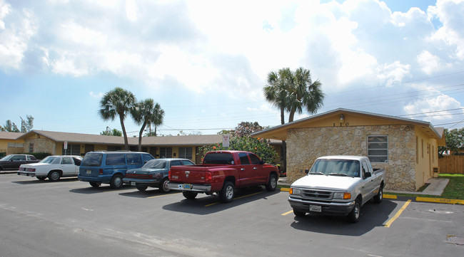 Darch Apartments in Pompano Beach, FL - Building Photo - Building Photo