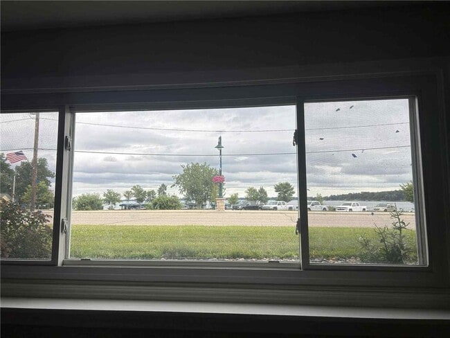 114 Lake Ave S in Spicer, MN - Building Photo - Building Photo