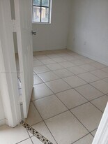 1909 SW 60th Ave in North Lauderdale, FL - Building Photo