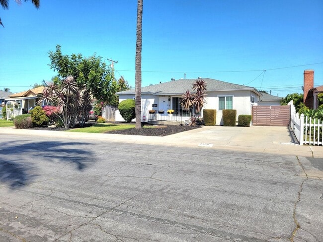 2700 Regway Ave in Long Beach, CA - Building Photo - Building Photo