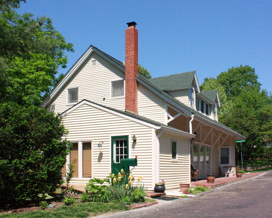 1015 Barberry Ln in Kirkwood, MO - Foto de edificio