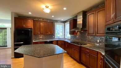 3325 Dondis Creek Dr in Triangle, VA - Building Photo - Building Photo