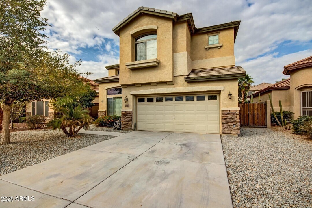 2716 W Cedarwood Ln in Phoenix, AZ - Building Photo
