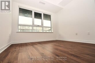 395 Dundas St W in Oakville, ON - Building Photo - Building Photo