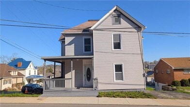 122 Elm St in Canonsburg, PA - Building Photo - Building Photo